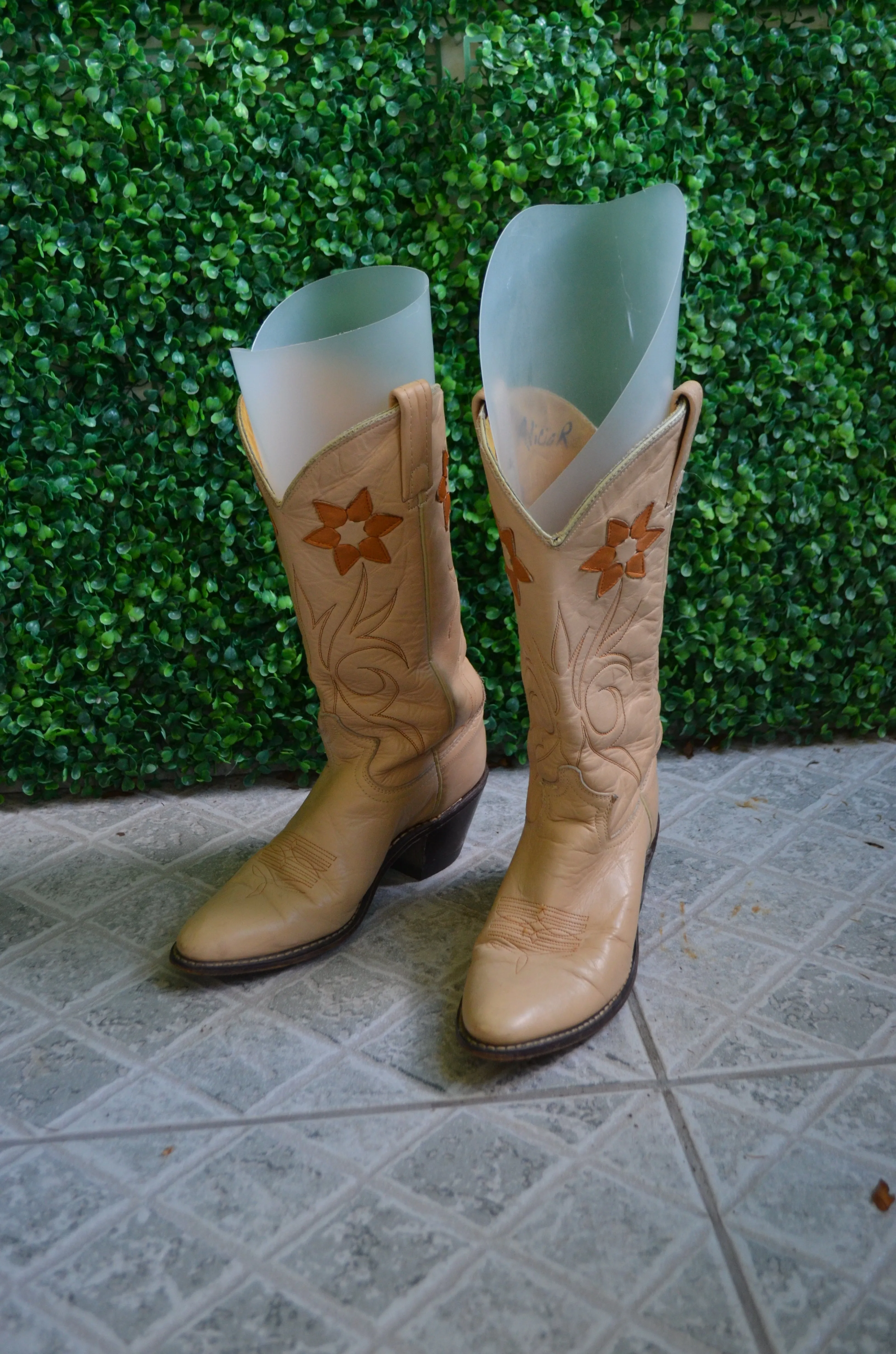 Vintage ACME Leather Beige Cowboy Boots genuine womens Rodeo Western size 8