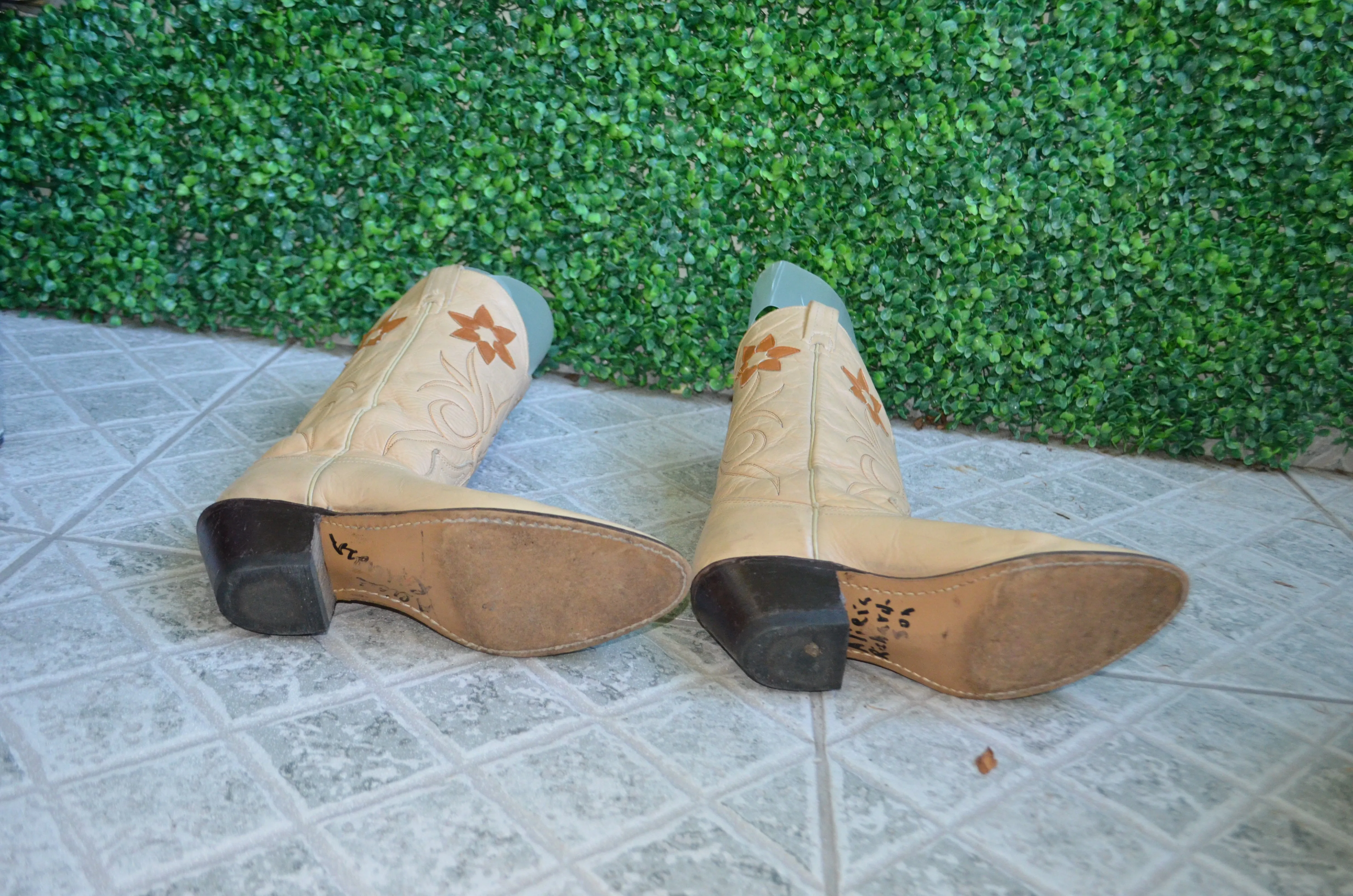 Vintage ACME Leather Beige Cowboy Boots genuine womens Rodeo Western size 8