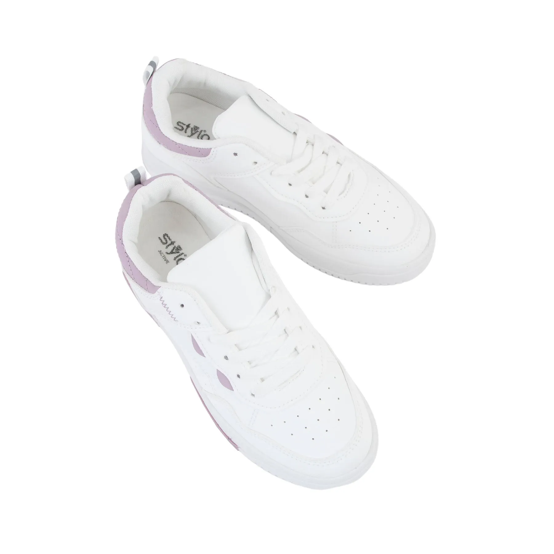 Women's White Sneaker AT7389